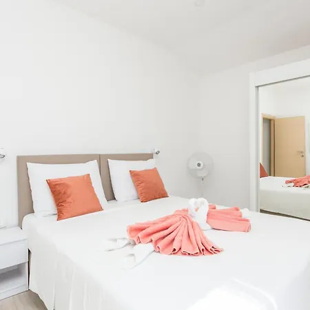 With A Swimming Pool Kastel Luksic, - 22983 Apartment