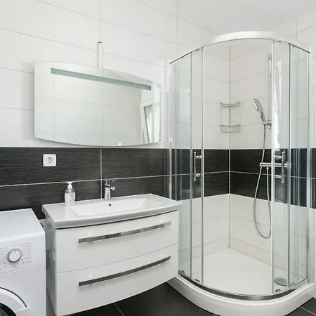 Apartment With A Swimming Pool Kastel Luksic, - 22983 *