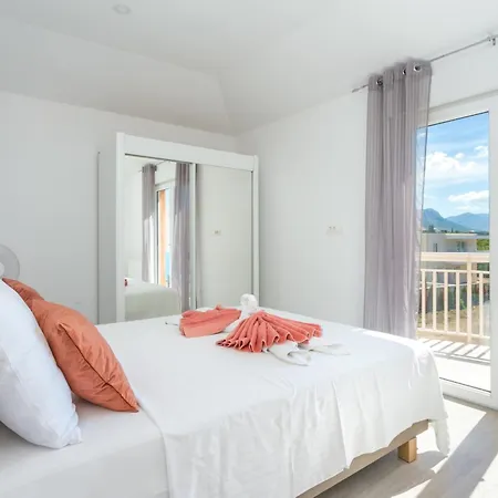 With A Swimming Pool Kastel Luksic, - 22983 Apartment *