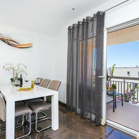 With A Swimming Pool Kastel Luksic, - 22983 Apartment