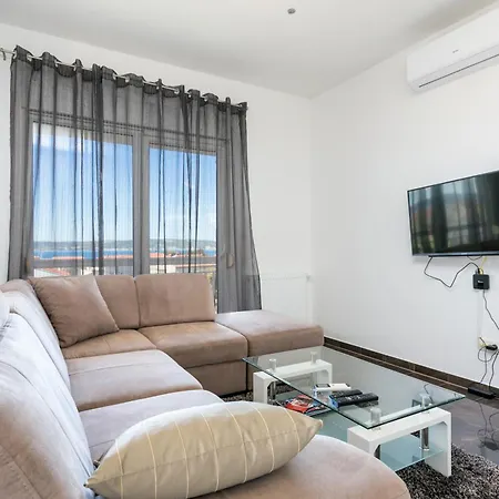 With A Swimming Pool Kastel Luksic, - 22983 Apartment *