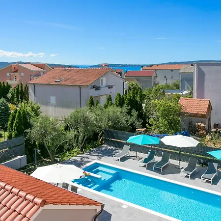 Apartment With A Swimming Pool Kastel Luksic, - 22983 *