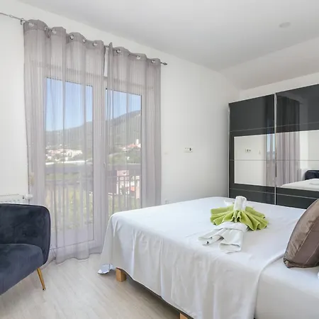 With A Swimming Pool Kastel Luksic, - 22983 Apartment Kastela
