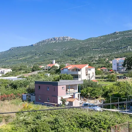 Apartment With A Swimming Pool Kastel Luksic, - 22983 Kastela