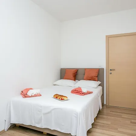 Appartement With A Swimming Pool Kastel Luksic, - 22983 Kaštela
